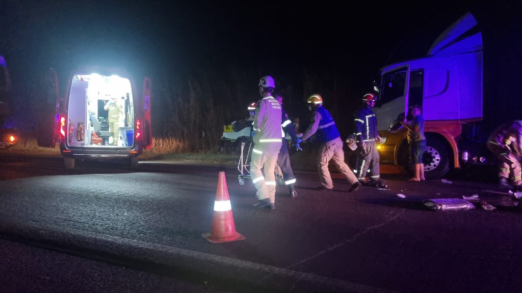 BR-369: Motociclista sofre grande corte na perna e socorristas fazem torniquete para salvá-lo