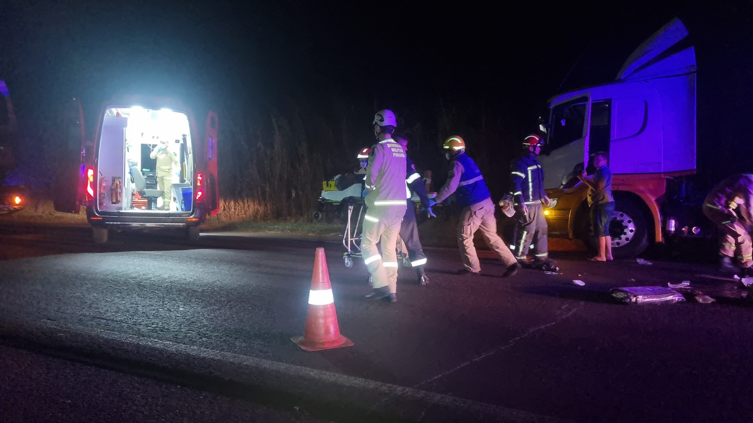 BR-369: Motociclista sofre grande corte na perna e socorristas fazem torniquete para salvá-lo