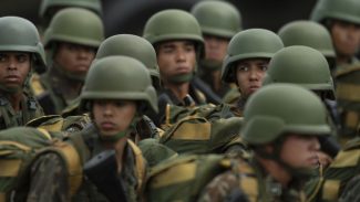 Senadores aprovam MP que aumenta vencimento de militares