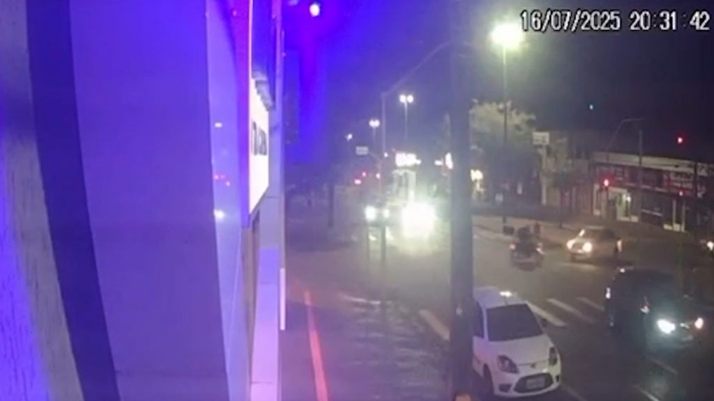 Vídeo flagra acidente de trânsito na Avenida Barão do Rio Branco em Cascavel