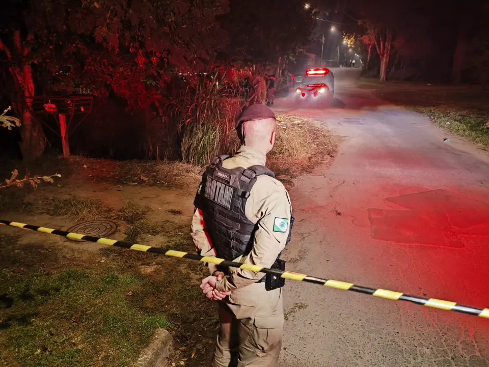Suspeito atira em viaturas e acaba morto por policiais da ROTAM