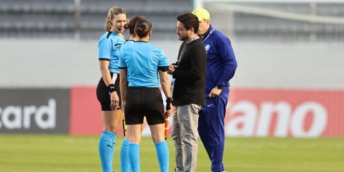Arthur Elias cobra Conmebol por estrutura da Copa América Feminina Imagem referente a Arthur Elias cobra Conmebol por estrutura da Copa América Feminina