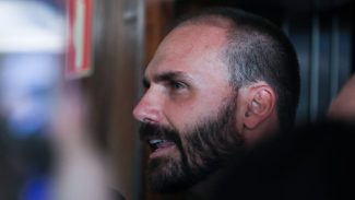 Líderes do PT pedem prisão de Eduardo Bolsonaro ao STF