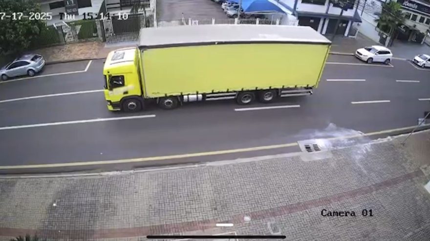 Transitar deverá utilizar imagens de radar para identificar caminhão que arrancou fios e derrubou poste