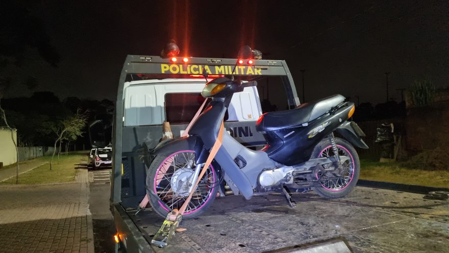 Motocicleta furtada é recuperada após denúncia de abandono na Rua Harpia Floresta