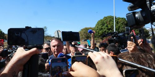 Políticos repercutem operação policial contra Bolsonaro Imagem referente a Políticos repercutem operação policial contra Bolsonaro