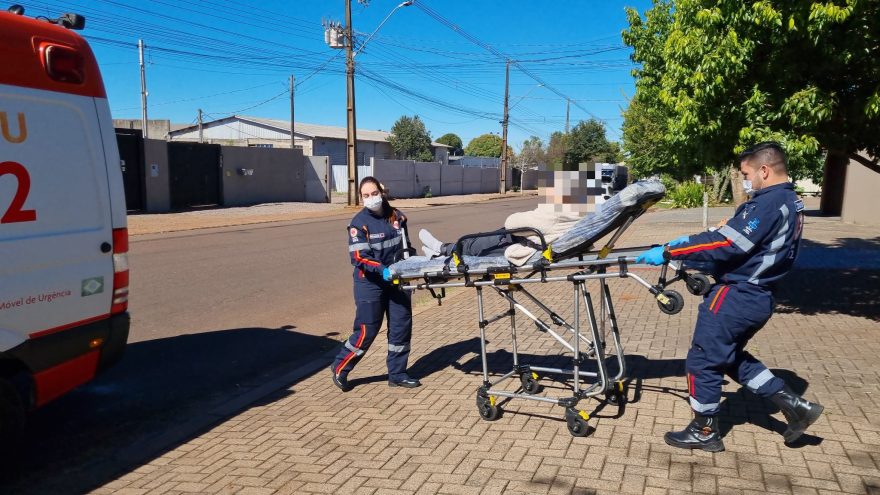 Idosa é socorrida pelo Samu na Rua da Pedreira