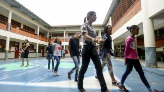 Estudantes se articulam contra o modelo cívico-militar em Minas Gerais Estudantes se articulam contra o modelo cívico-militar em Minas Gerais