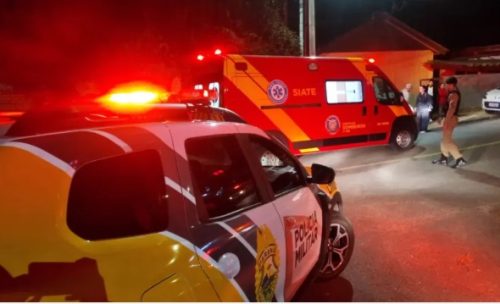 Noite de terror: ex invade casa, atira no rosto e no peito da vítima e acaba baleado pela polícia