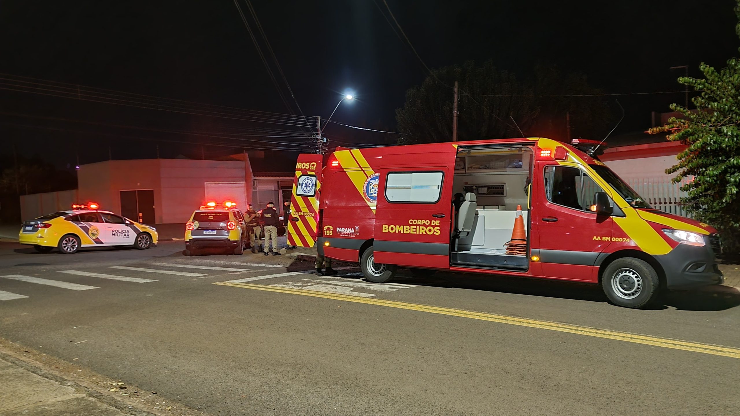 Menores fogem da PM, caem de moto e acabam ralados no asfalto