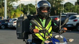 Lei do Rio de Janeiro obriga aplicativos a dar mochilas a entregadores Lei do Rio de Janeiro obriga aplicativos a dar mochilas a entregadores