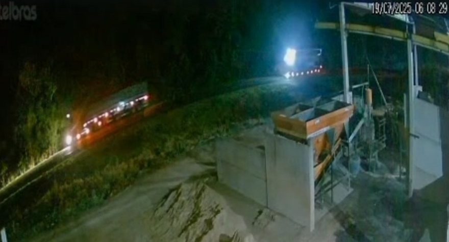 Câmera registra batida frontal que tirou a vida de duas pessoas na BR-277 em Laranjeiras do Sul