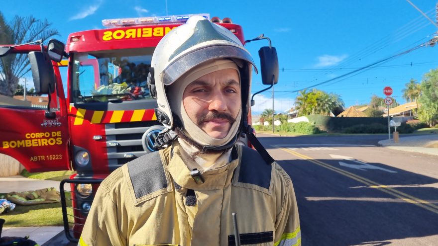 Conforme tenente, incêndio em residência começou em aquecedor e se espalhou para sofá