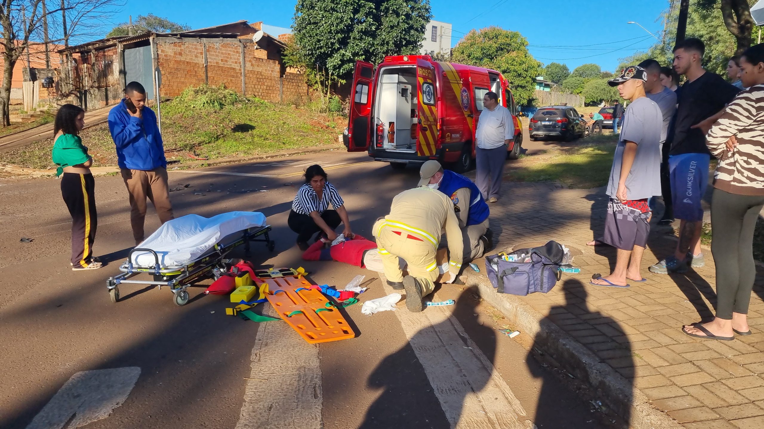 Motociclista tem lesão grave após colisão com BMW no Cascavel Velho
