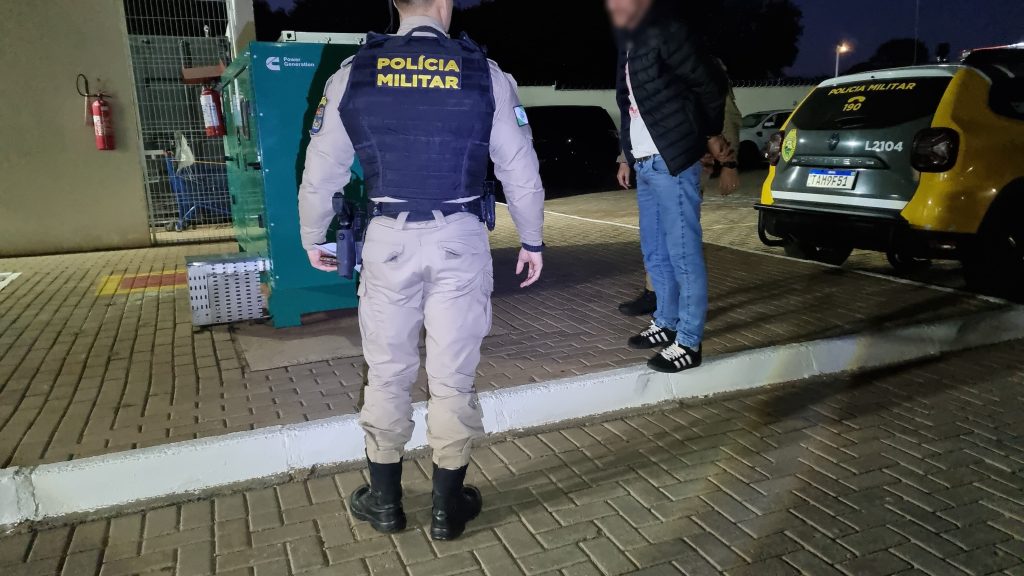 Após população alertar PM para motociclista com sinais de embriaguez, homem é abordado e detido