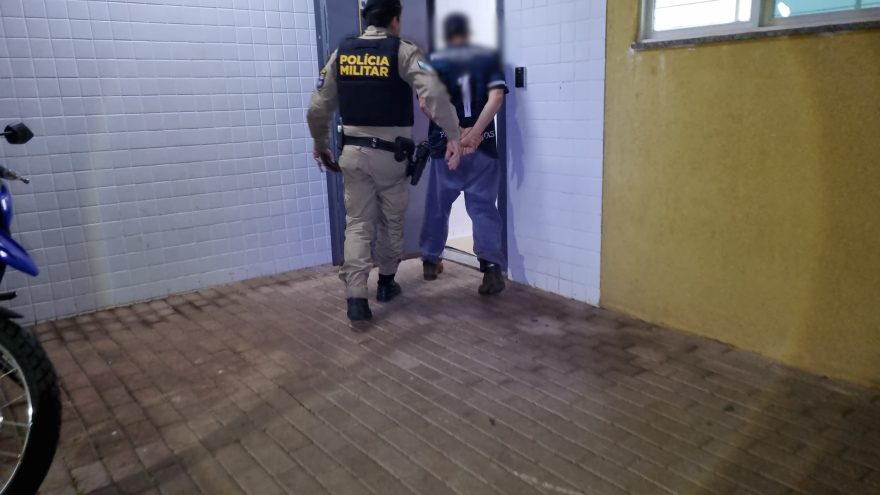 Casal se envolve em ‘quebra pau’ no meio da rua e policiais de folga, suspeitando de assalto, intervêm