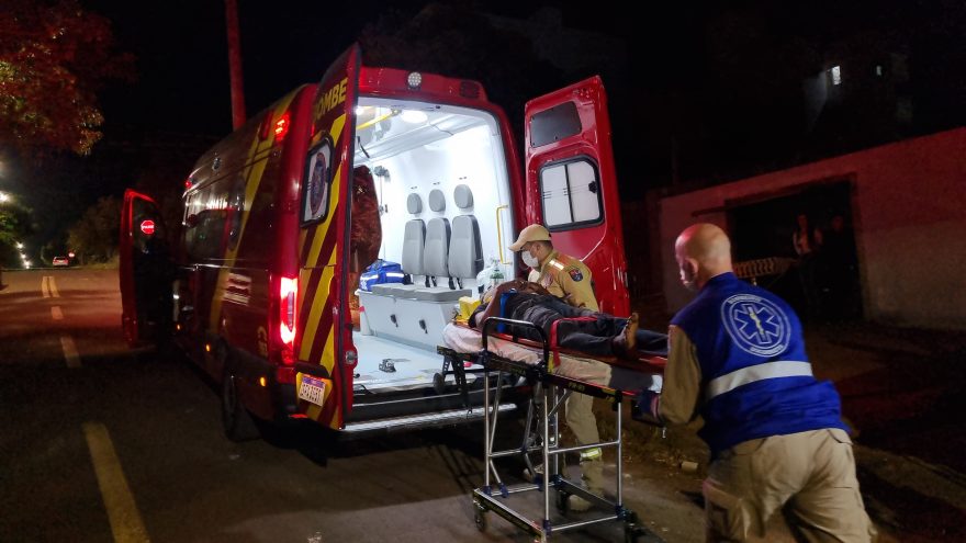Homem é socorrido pelo Siate após ser agredido pelo irmão no Bairro Coqueiral