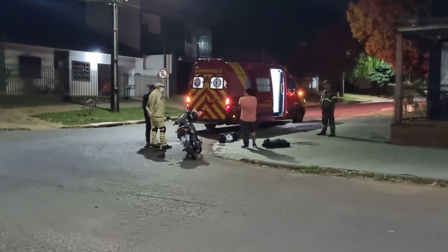Homem cai de moto na Rua Olindo Periolo