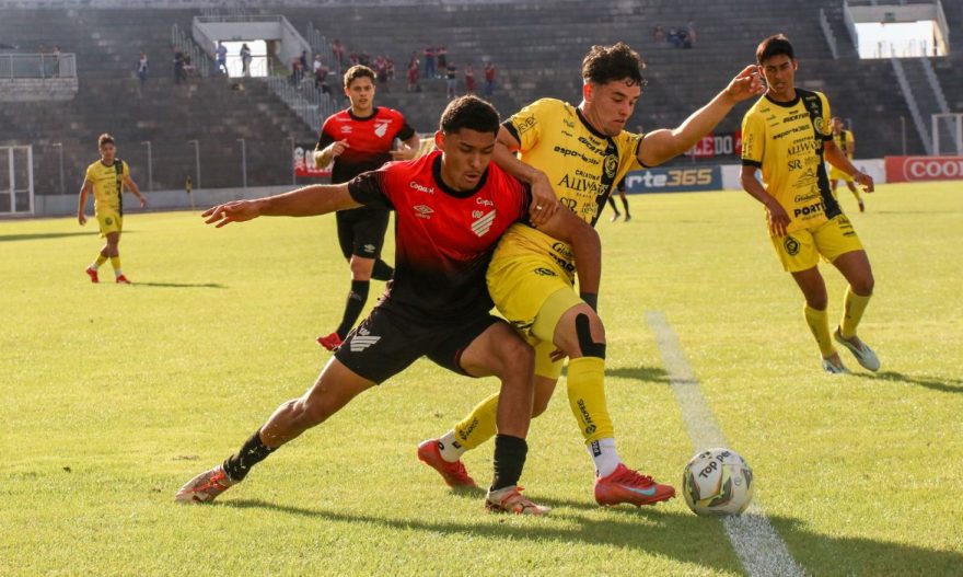 FC Cascavel empata com Athletico no jogo de ida da Final do Paranaense Sub-20