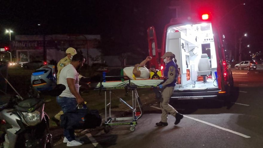 Motociclista fica ferido após forte acidente no bairro São Cristóvão, em Cascavel