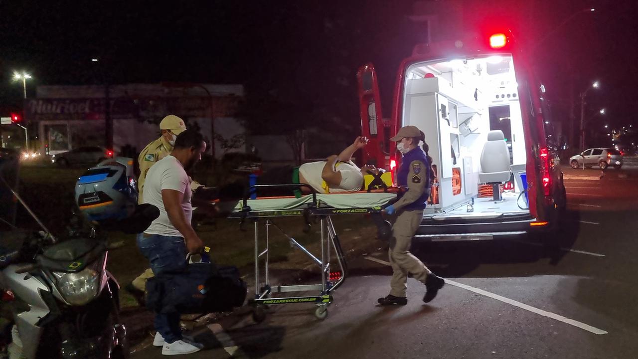 Motociclista fica ferido após forte acidente no bairro São Cristóvão, em Cascavel