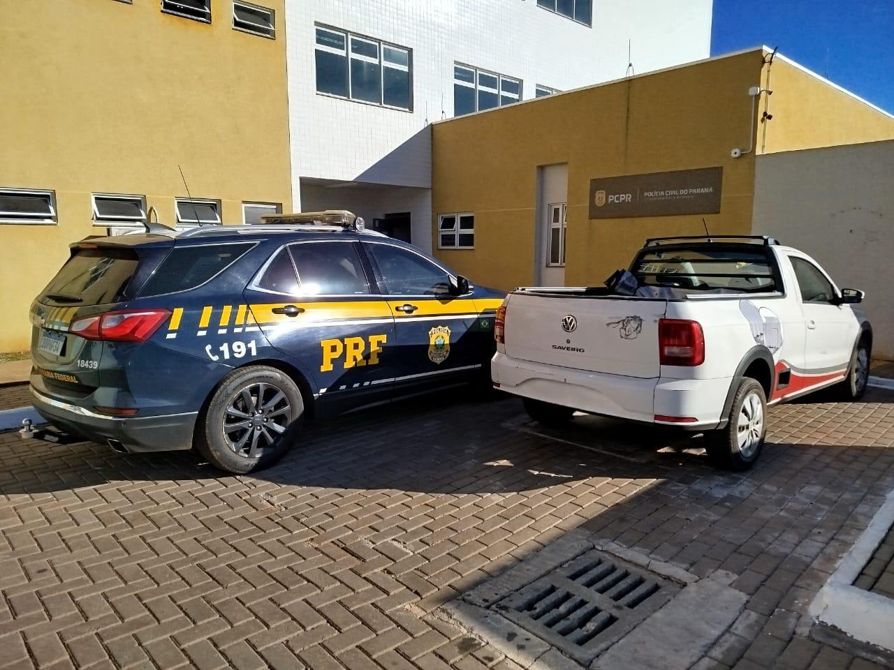 PRF apreende veículo com placas clonadas e logotipo de empresa na BR-277, em Cascavel