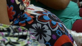 Uma em cada 23 adolescentes torna-se mãe por ano no país, diz pesquisa