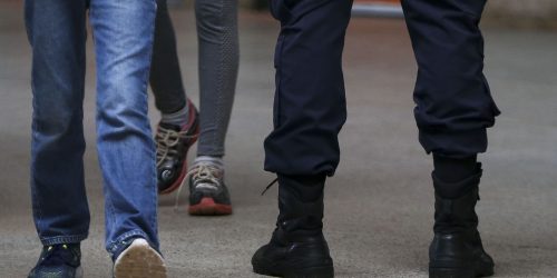 SP: governo vai recorrer para contratar PMs como monitores de escolas Imagem referente a SP: governo vai recorrer para contratar PMs como monitores de escolas