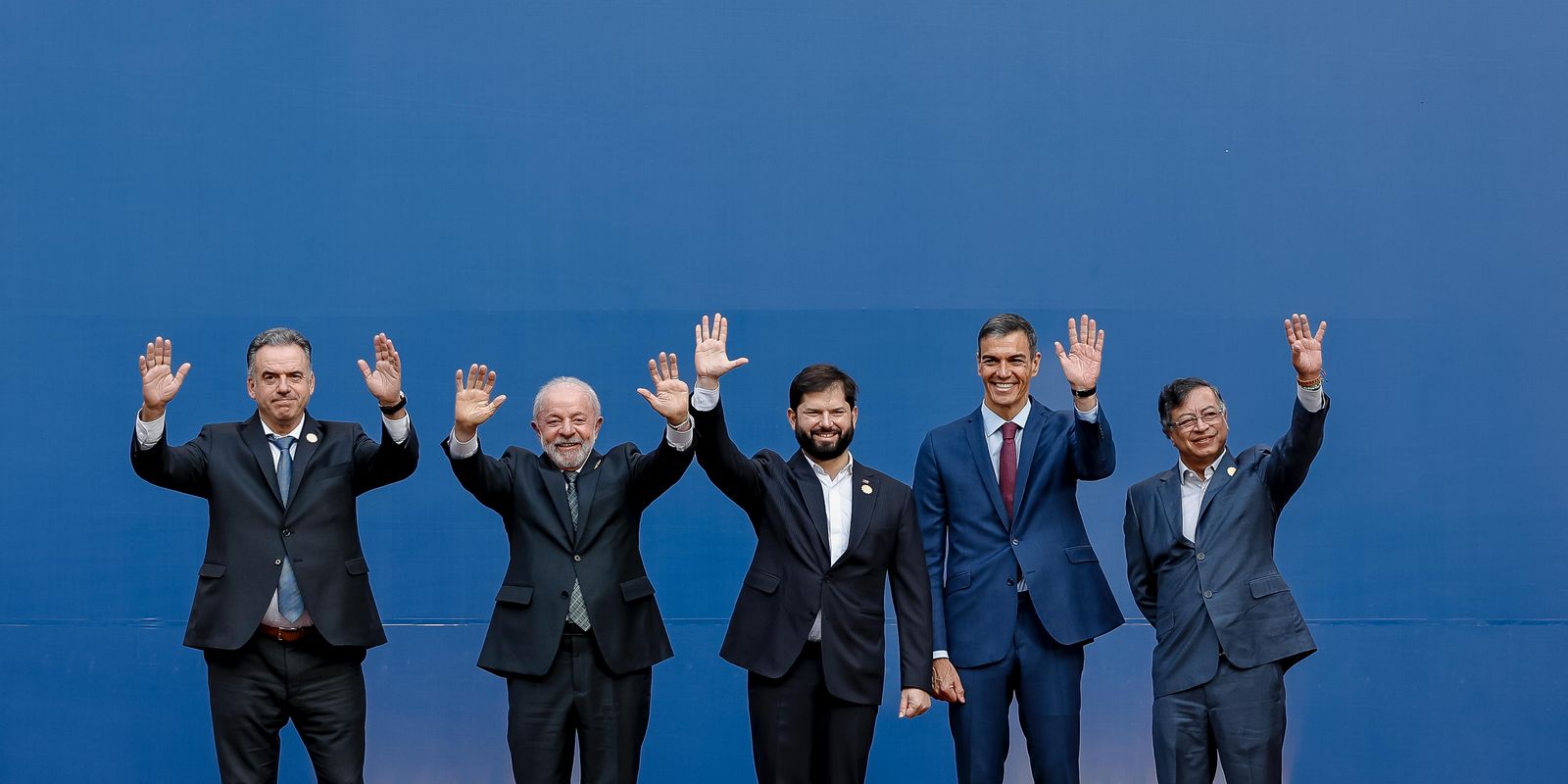 Brasil, Chile, Colômbia, Uruguai e Espanha defendem democracia Brasil, Chile, Colômbia, Uruguai e Espanha defendem democracia