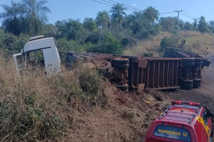 Acidente fatal: “A vítima não usava cinto de segurança”, diz bombeiros sobre morte de caminhoneiro