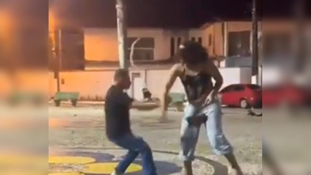 Mulher trans que desmaiou homem no soco durante confusão se pronuncia: “julgar é fácil”