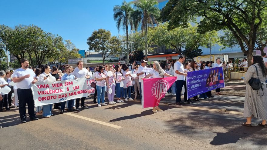 Grito de justiça ecoa nas ruas: Cascavel marcha contra o feminicídio