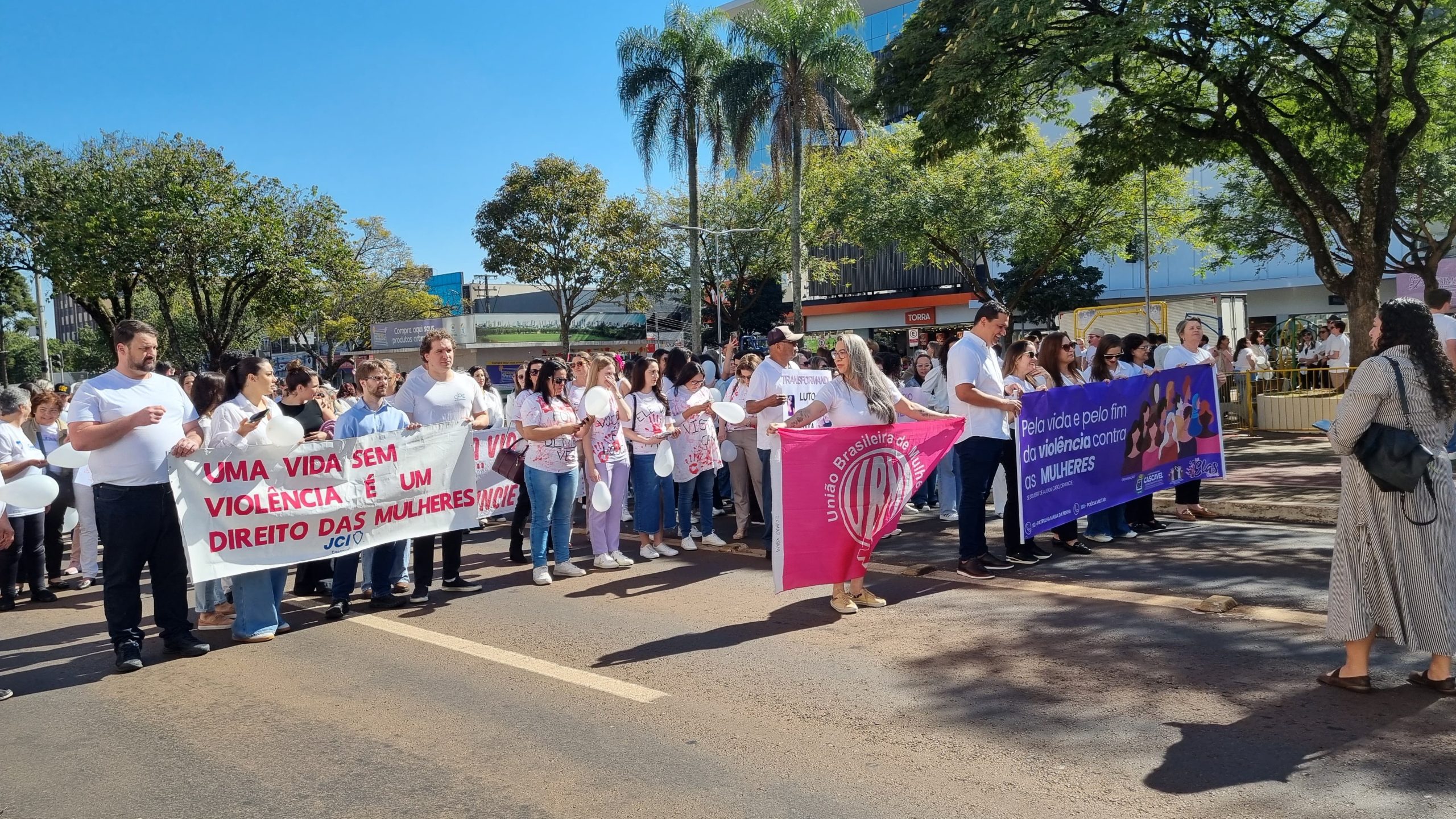 Grito de justiça ecoa nas ruas: Cascavel marcha contra o feminicídio