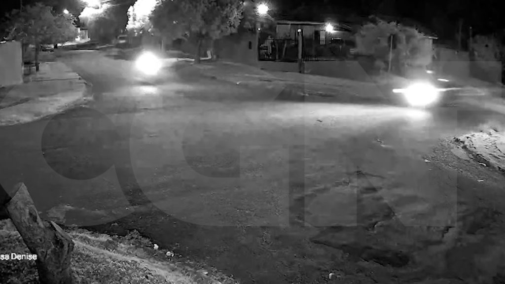 Pancada! Vídeo flagra forte batida de trânsito no Jardim Veneza em Cascavel