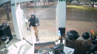 Loja alvo de furto nesta madrugada já havia sido arrombada no início do mês por suspeito com as mesmas características