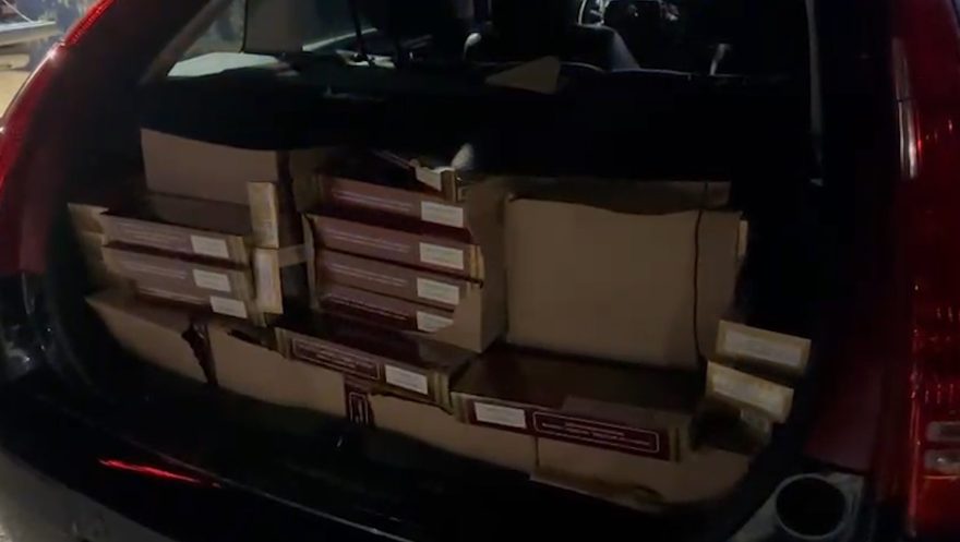 PRF apreende carga de cigarros contrabandeados na BR-277, em Cascavel