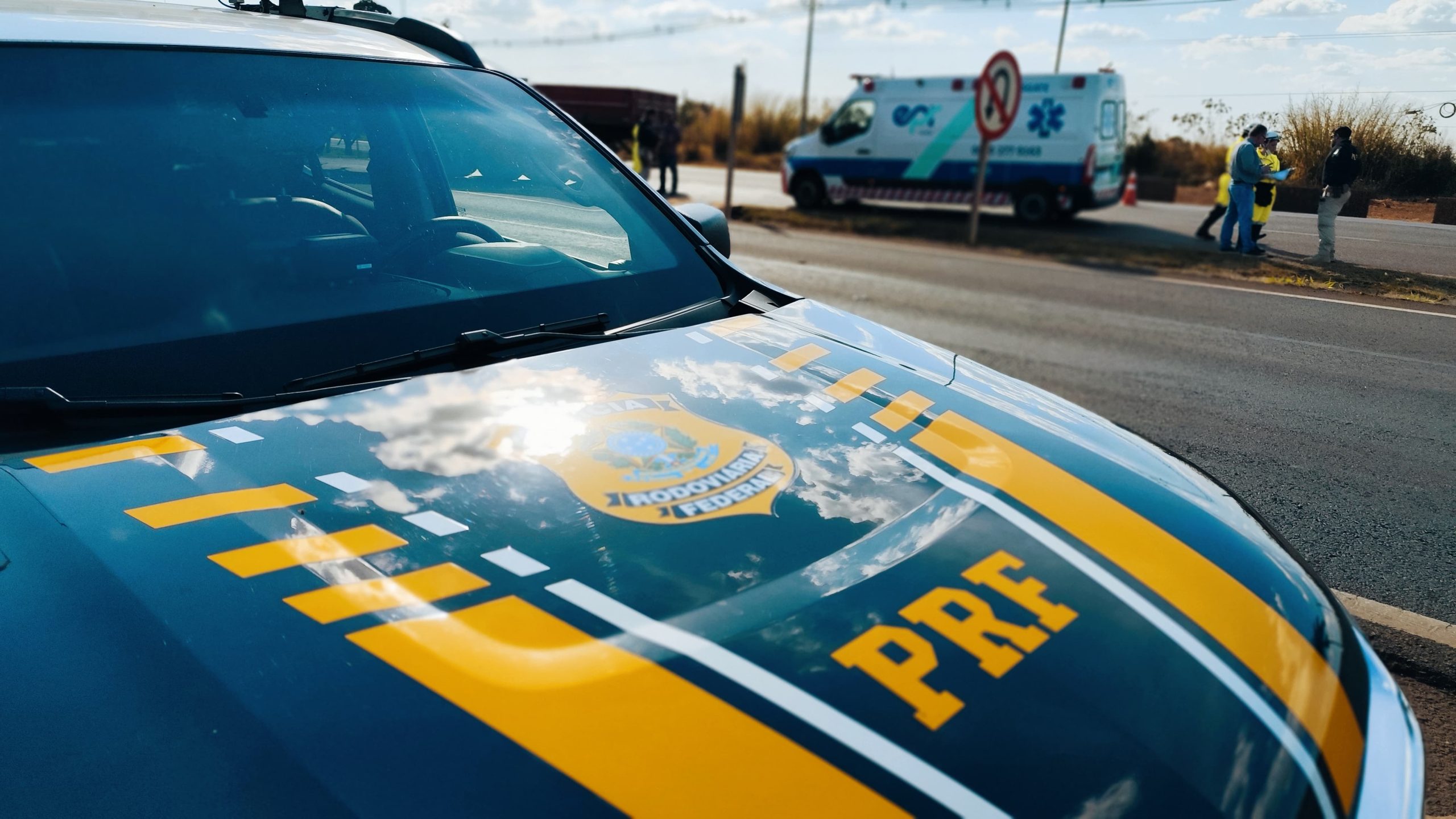 Colisão frontal na BR-277 mata casal e deixa dois feridos Imagem referente a Colisão frontal na BR-277 mata casal e deixa dois feridos