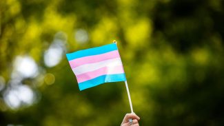 Comitê Olímpico dos EUA proíbe mulheres trans em competições femininas