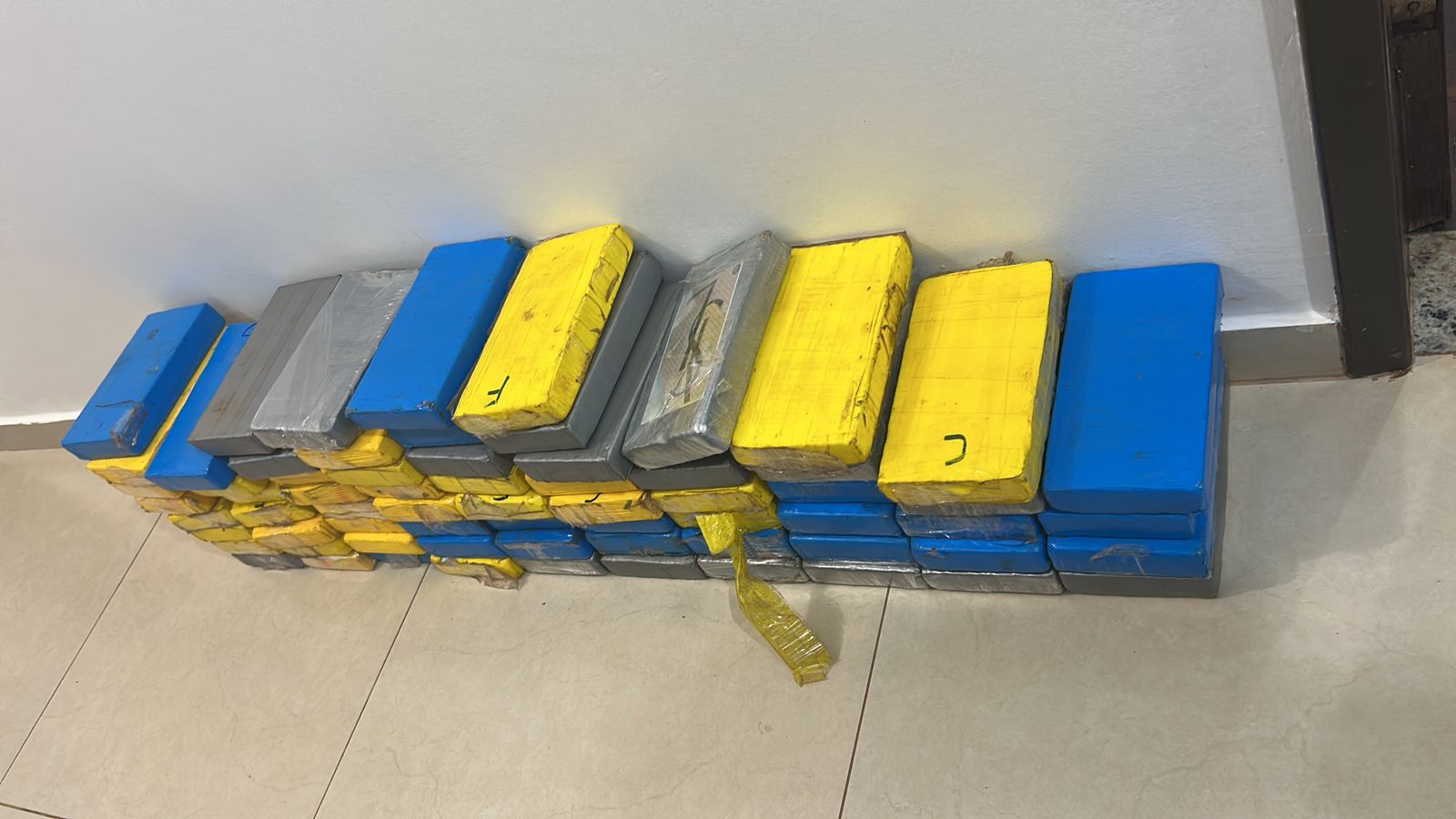 Ação policial em Cascavel resulta na apreensão de mais de 70 quilos de cocaína