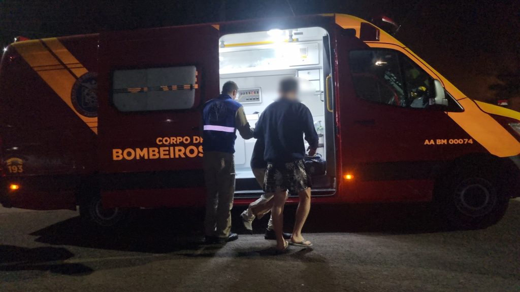 Motociclista é socorrido pelo Siate após colisão contra Mercedes no Centro