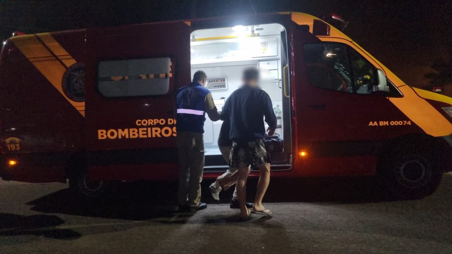 Motociclista é socorrido pelo Siate após colisão contra Mercedes no Centro