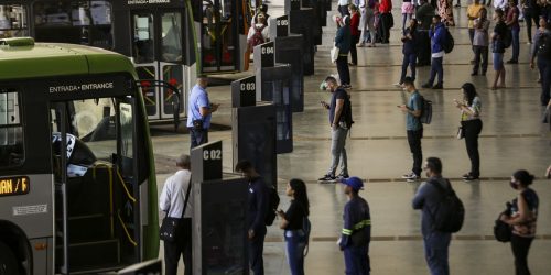 Pesquisa identifica 20,5 milhões de brasileiros sem acesso à internet Imagem referente a Pesquisa identifica 20,5 milhões de brasileiros sem acesso à internet