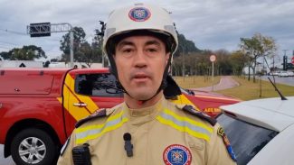 Tenente do Corpo de Bombeiros detalha atendimento em acidente com viatura da Polícia Penal na Avenida Brasil