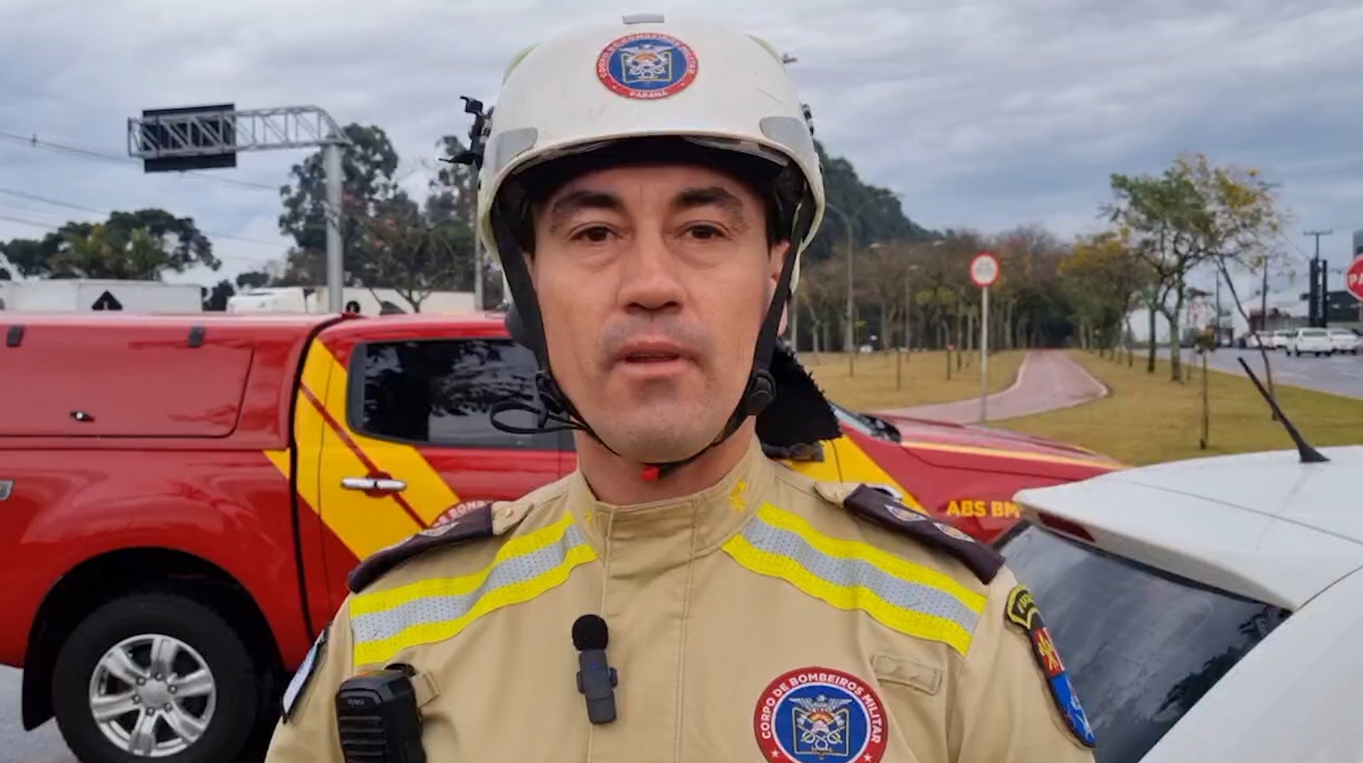 Tenente do Corpo de Bombeiros detalha atendimento em acidente com viatura da Polícia Penal na Avenida Brasil