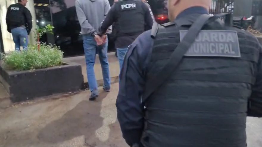 Ação conjunta entre Polícia Civil e Guarda Municipal de Toledo resulta na apreensão de arma, munições e drogas