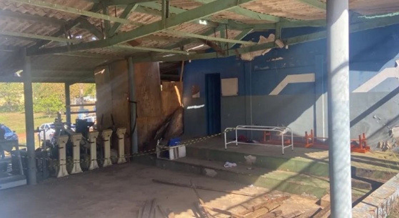 Mulher seminua é achada morta com sinais de esganadura em área da Universidade Federal