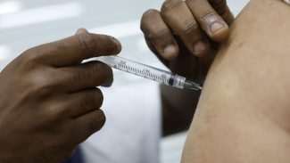 Casos de síndrome respiratória aguda grave caem no país, diz Fiocruz