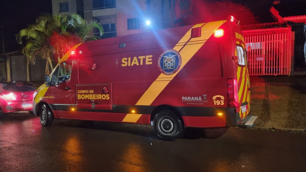 Menino de quatro anos cai da escada, fere a cabeça e é socorrido pelo Siate