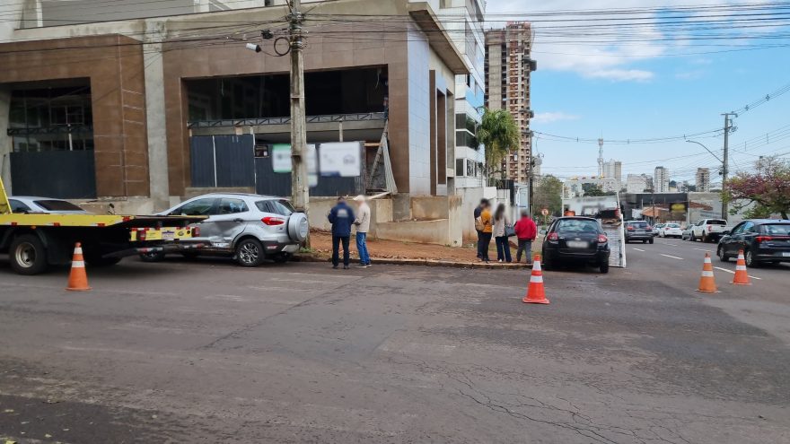 Ecosport e Ford Ka se envolvem em colisão no cruzamento das Ruas Marechal Rondon e Kennedy