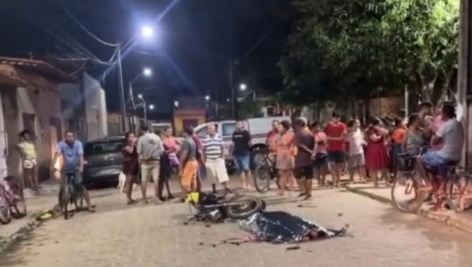 Motociclista morre em batida brutal com carroça